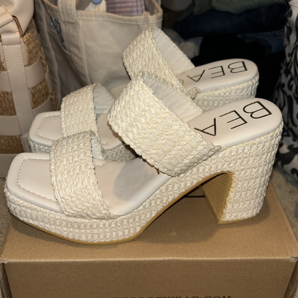 NWT Beach by Matisse Gem White Heels - Size 10